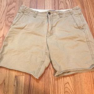 AEO men’s khaki shorts